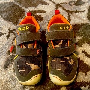 Plae shoes, kids size 1, very good condition, camo